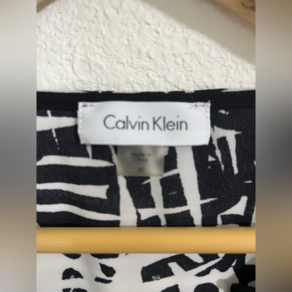 Calvin Klein Abstract Black White Pront Design Blouse Size Medium - Picture 3 of 4